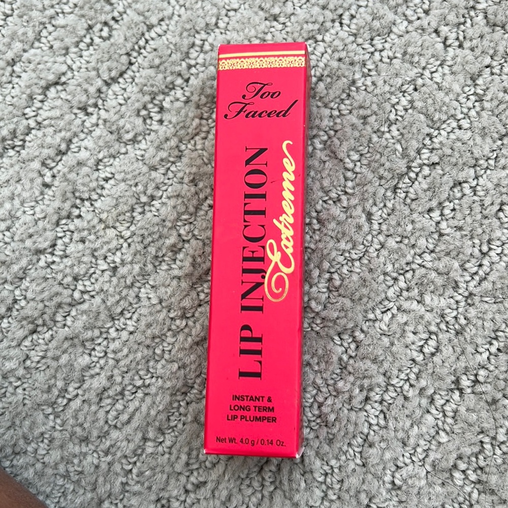 Too faced Lip injection